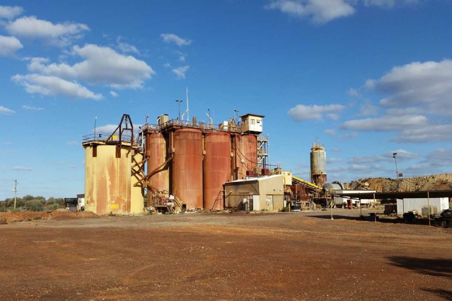 Middle Island launches Alto takeover bid