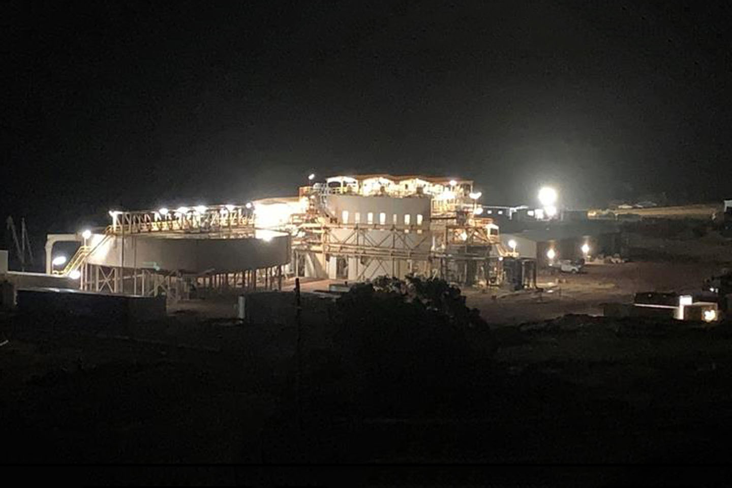 Image signs heavy mineral sales agreements