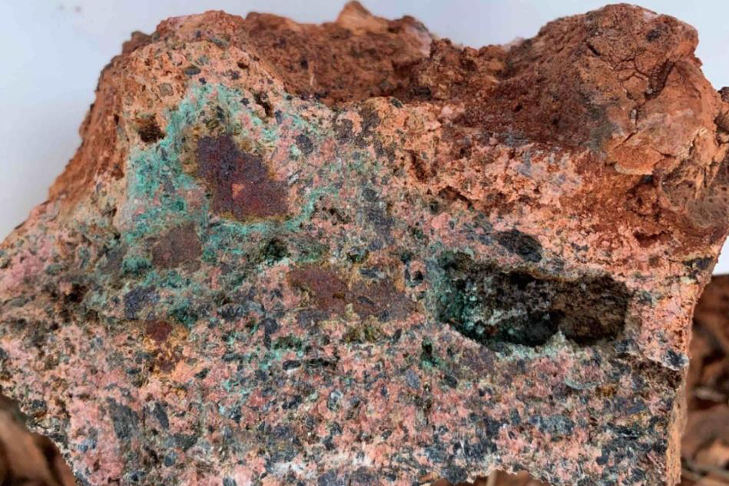 Hammer uncovers new copper/gold zone in Queensland