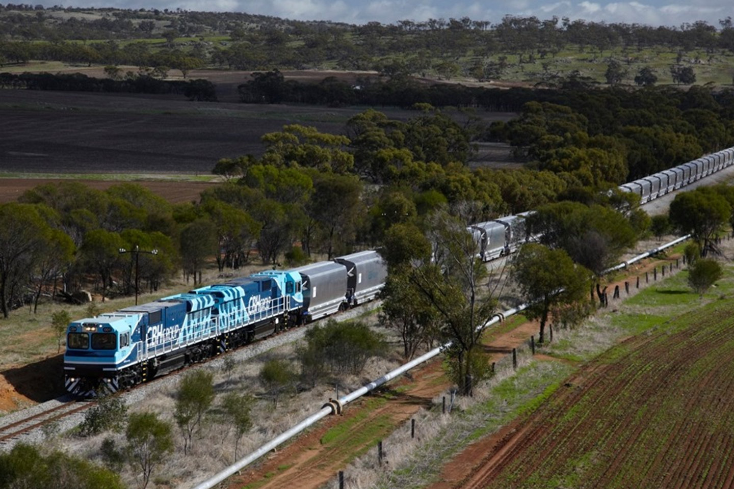 Tier three rail to stay closed