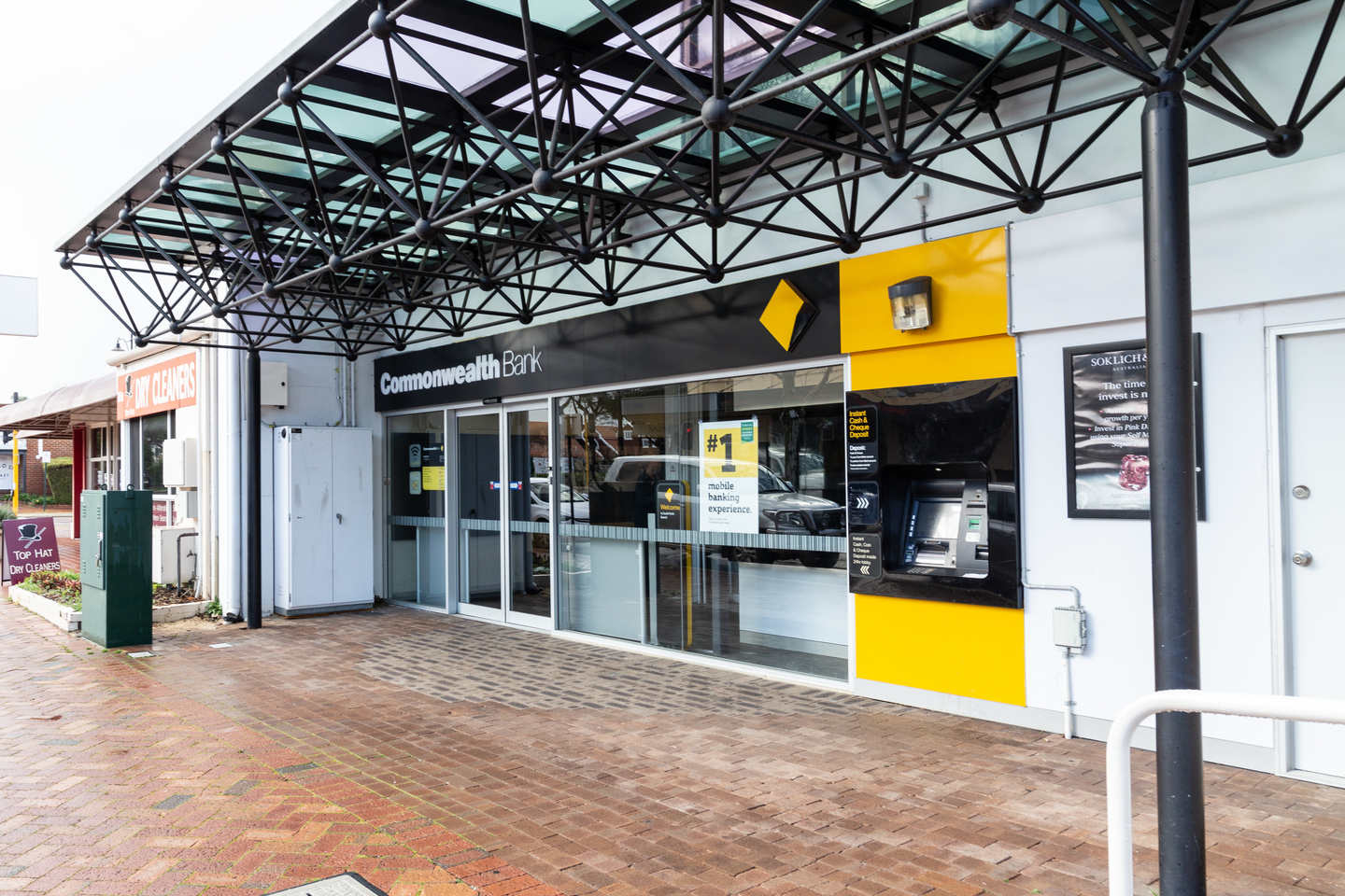 Lowe, Kohler take sides on debt battle