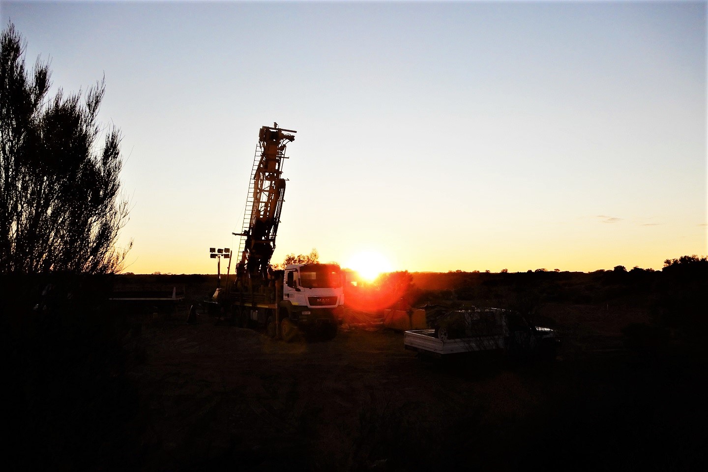 Kingwest delivers more high-grade gold hits at Menzies