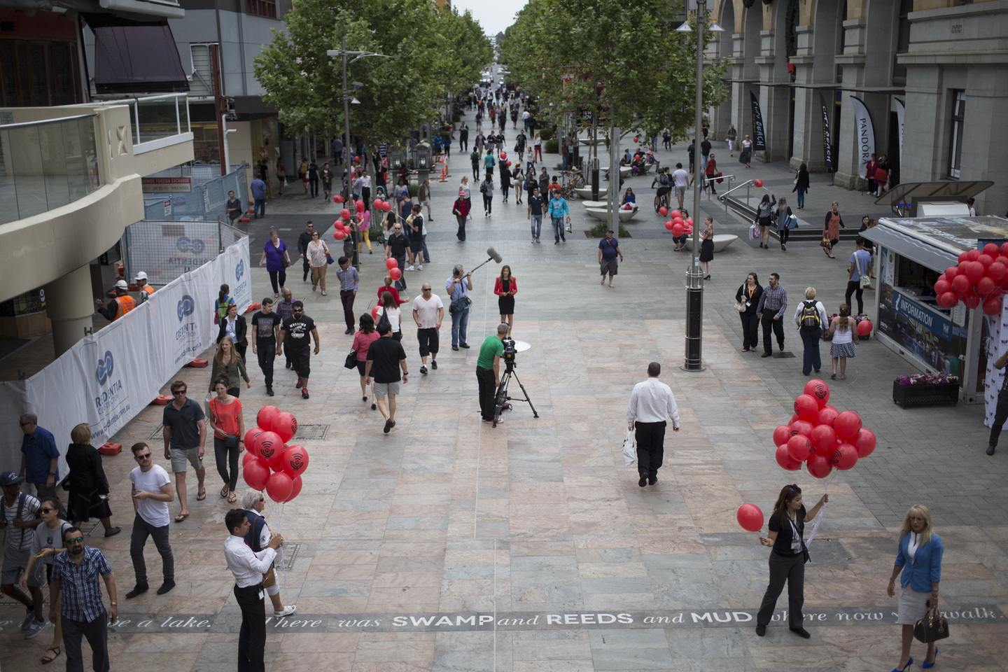 Spending spree drives rise in confidence