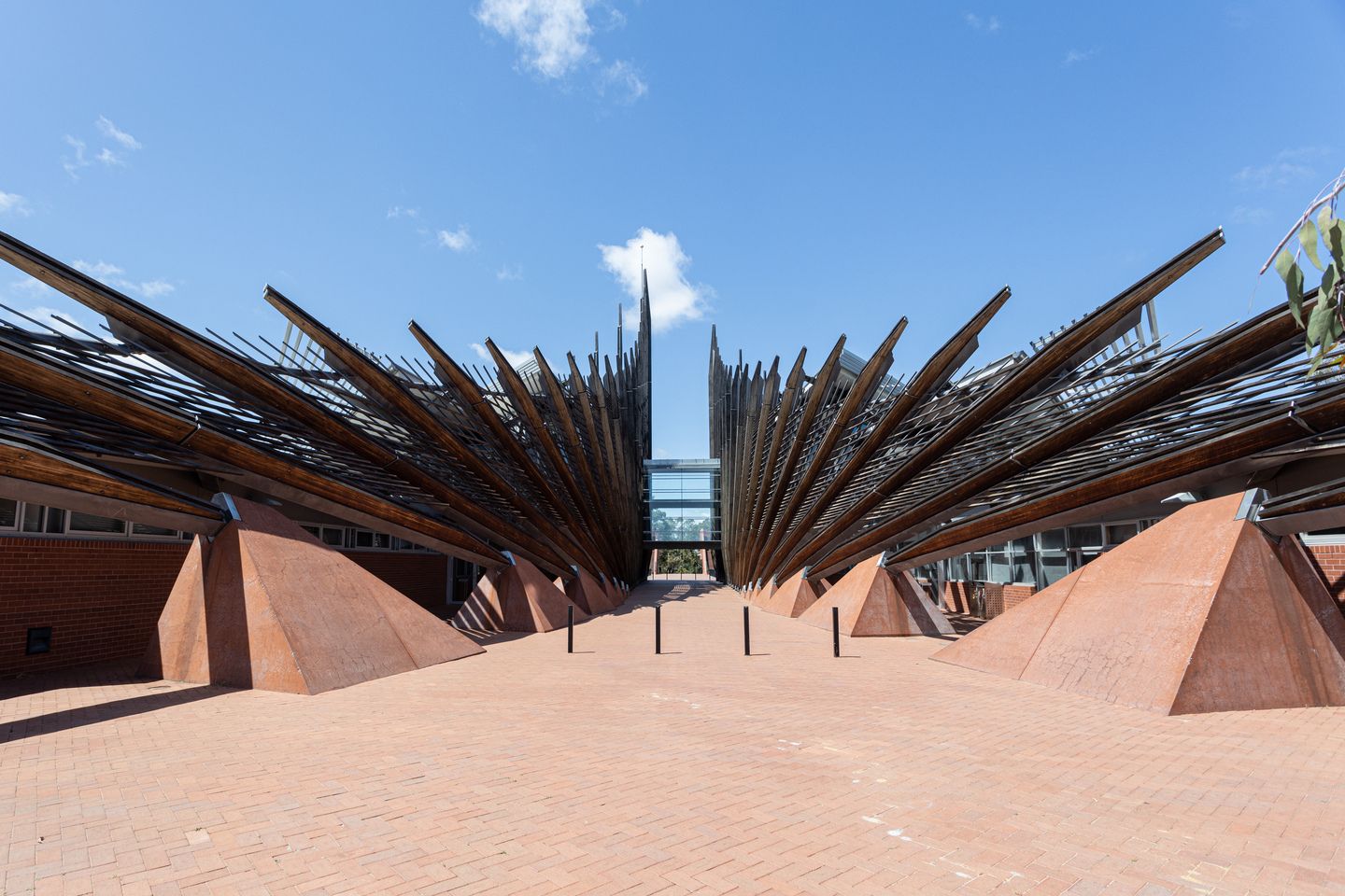 General staff outstrip academics at unis