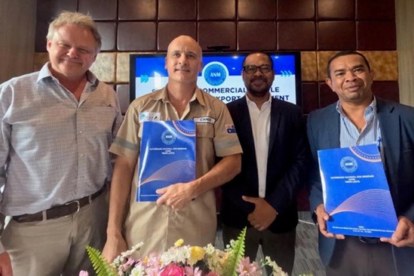 ESTRELLA_Robert Mencel chris Daws_BNBWA