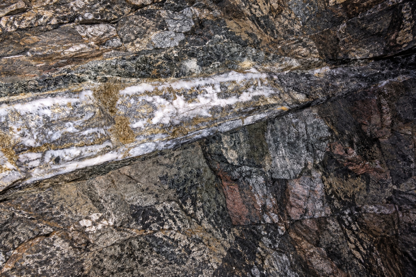 Aguia Resources Santa Barbara mineralized Vein1 in exploratory tunnel BNBWA