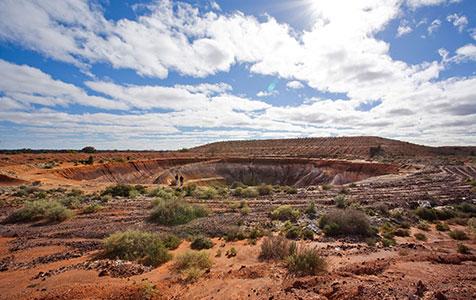 Phoenix awards mining contracts for Kintore West