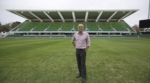Roos and Bunnies come out (west) to play