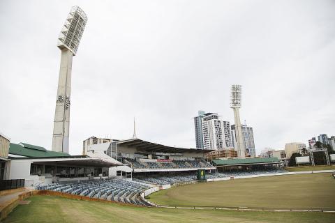 Aussies down Poms to take 2-0 Ashes lead