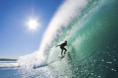 Billabong backs rival Quiksilver takeover