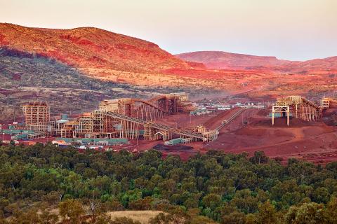 Fortescue cuts iron ore price expectations