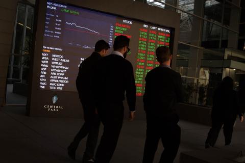 Australian shares fall in early trading