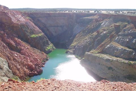 Rox to spin-out gold project