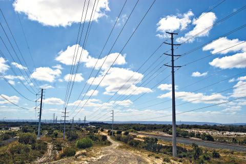 Unions, academics at odds on power reform