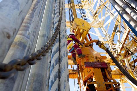 Carnarvon jumps after staggering oil find