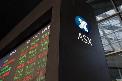 Aust shares cling to positive territory