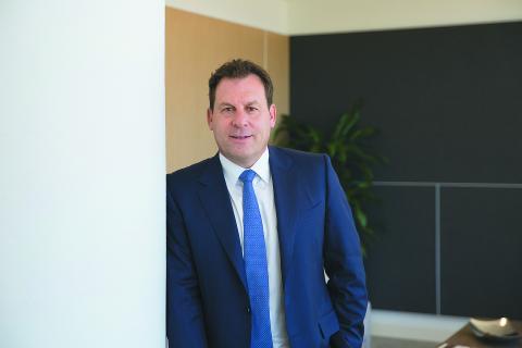 Private players hold the fort on CEO tenure