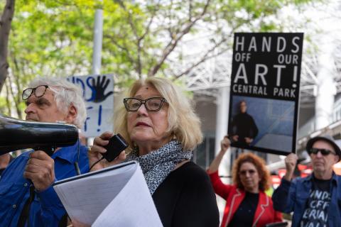 Holmes a Court, Perron at odds over art