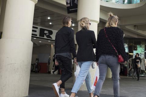 Myer shares fall as Lew feud rages on