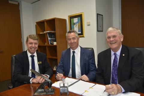 $400m waste plant signs supply deal