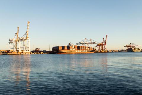 Marine choreography belies heavy haulage