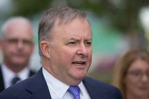 Labor offers government deal on tax cuts