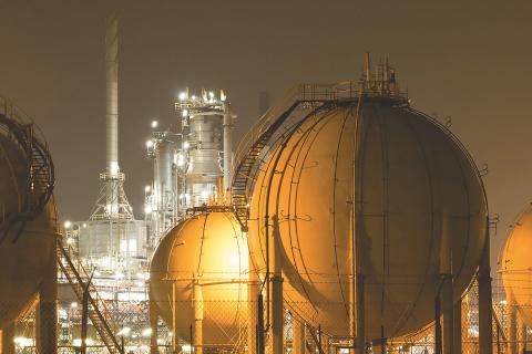 Screws tighten a tad for LNG