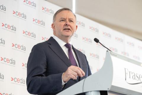 Labor backs mining industry