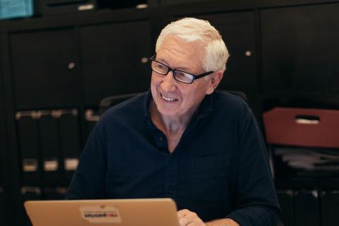 Aikins brings gift for generating giving