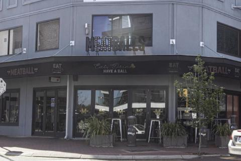 Perth restaurateur not guilty of extortion