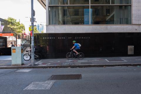 Sluggish wages impact on Christmas spend