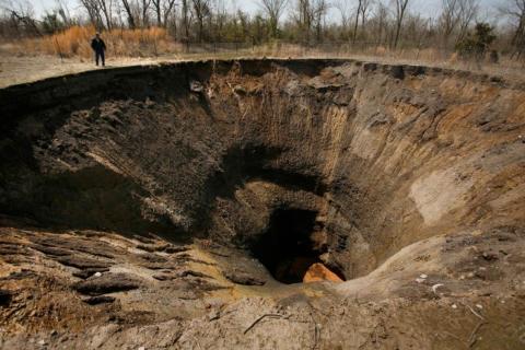 Zinc near recent high as war fears ease