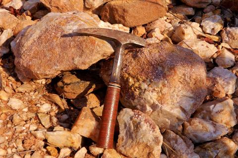 Metallurgy stacks up at AVZs giant lithium project