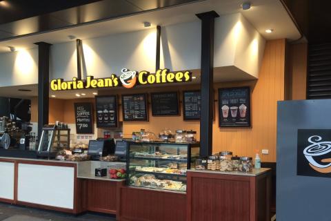 More shops close amid virus crisis