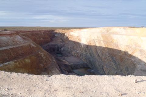 Barton set to test ten drill targets at Tarcoola