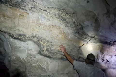 TNT spots visible uranium/vanadium in old USA mine workings