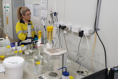 Alcoa, FYI to consider refinery