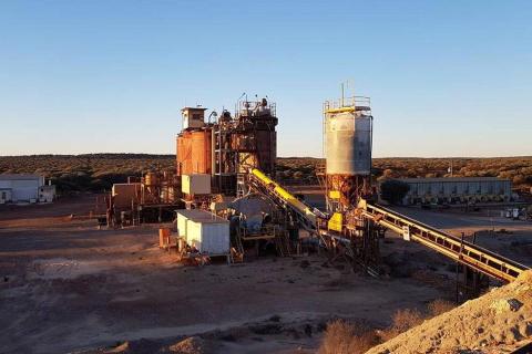 Middle Island piles on more gold at Sandstone