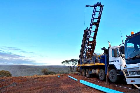 High-grade gold hits flowing at Sandstone for Middle Island