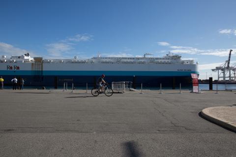 Wharfies agree to end industrial action