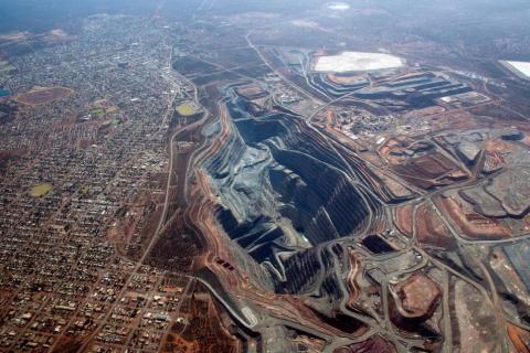 Gold pushes past pandemic panic