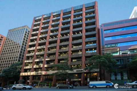 Twiggy makes office play