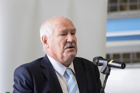 Collie in play as Murray steps away