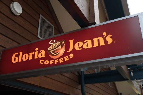 ACCC, Retail Food Group in shop sale feud