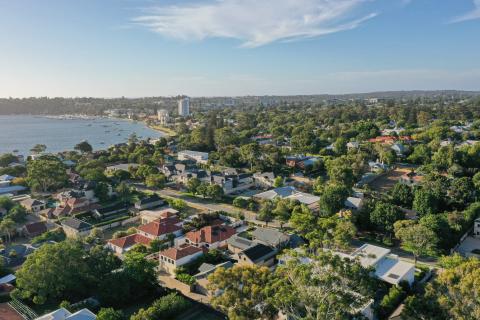 Buyers splurge on top homes