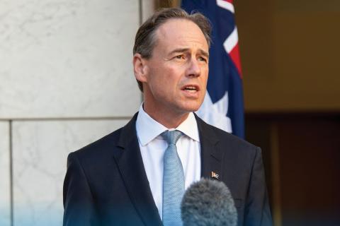 Health experts reject vaccine pause call