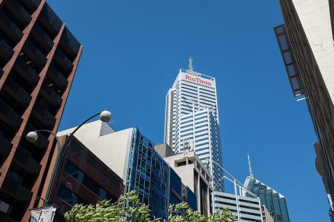 Rio cops protest vote