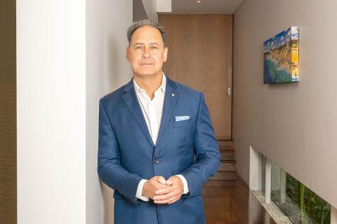 Barnaba point man on plastics