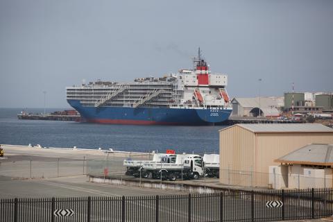 WA premier 'running blind' over Indonesian COVID ships dilemma