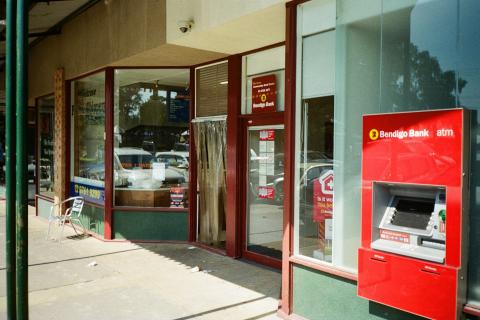 Bendigo Bank sinks despite earnings jump